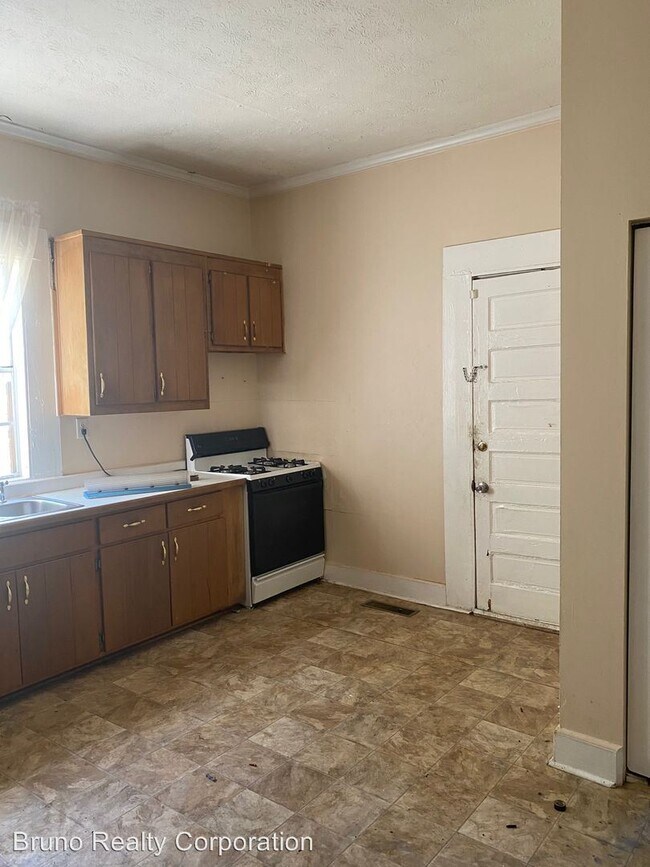 Building Photo - 2 br, 1 bath House - 70 Poplar St