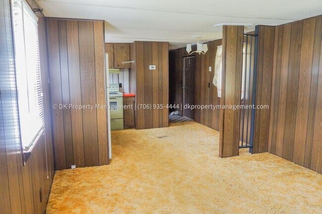 Building Photo - 2 Bedroom Trailer in Rossville!