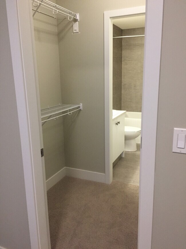 Photo du bâtiment - 1958-1958 N Parallel Rd