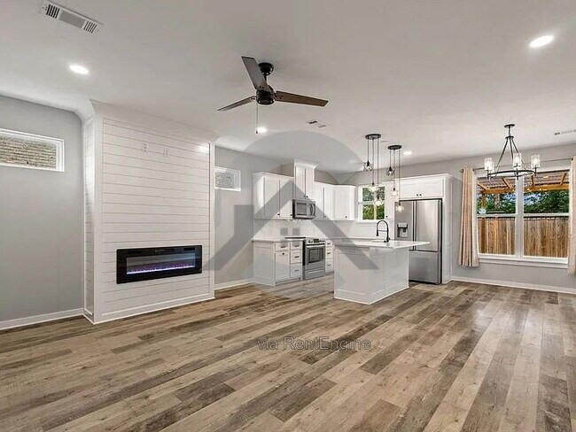 Foto del edificio - 1725 Rohan Cir