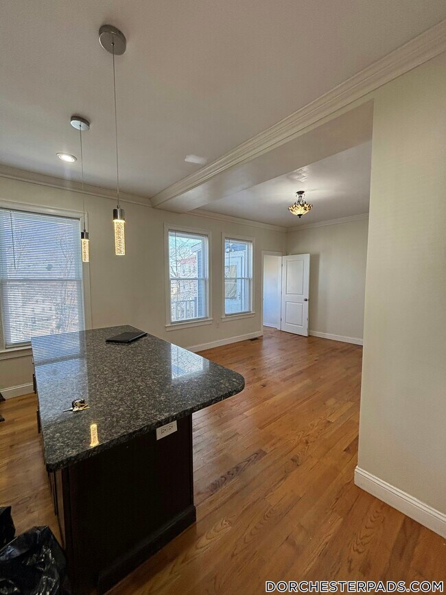 Building Photo - 9 Nottingham St