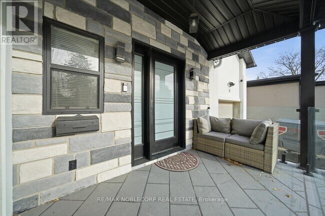 Building Photo - 18 Florida Crescent