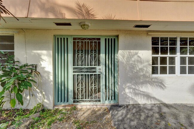 Building Photo - 5551 SW 57th St