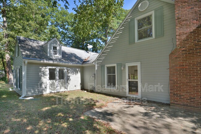 Building Photo - 1212 Broadford Dr