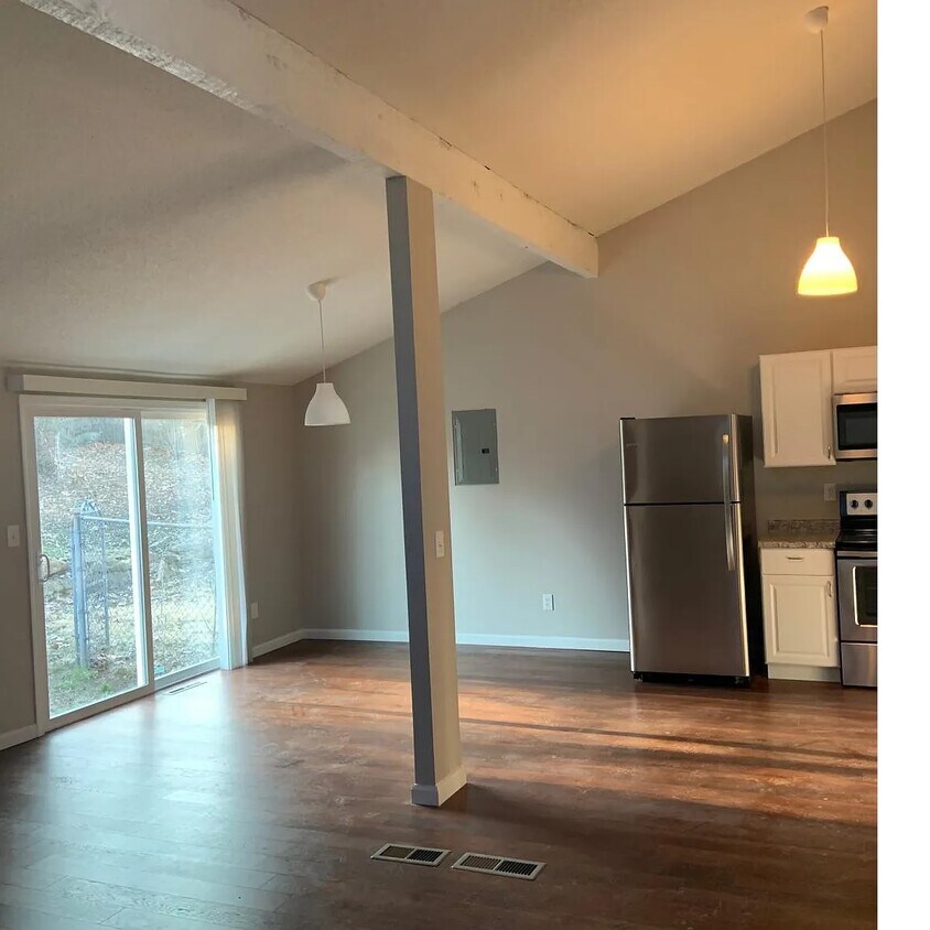 11202 College Ave, Kansas City, MO 64137 Townhouse for Rent in Kansas