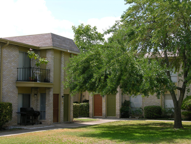 Building Photo - Chevy Chase Apartments