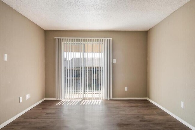 Foto del edificio - 7924 Emerald Crest Dr