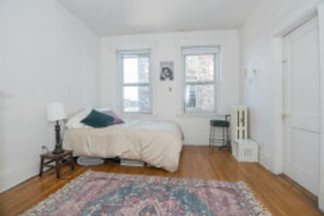 Building Photo - AWESOME ALLSTON 3BED!!!