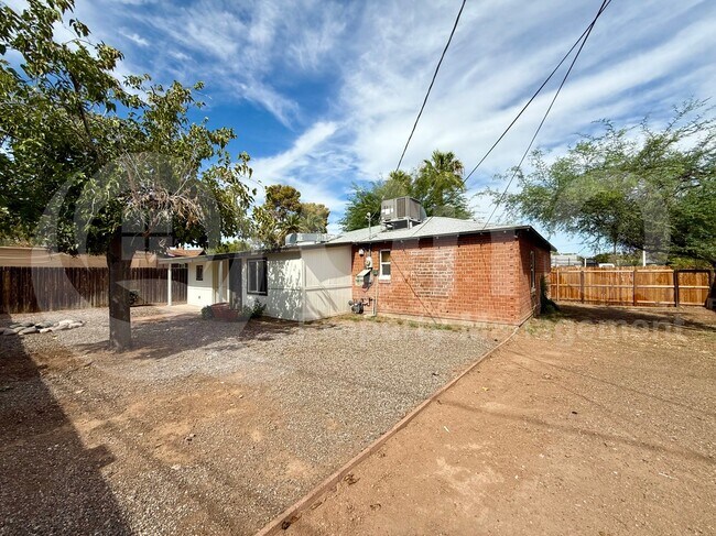 Building Photo - 4020 N 33rd St