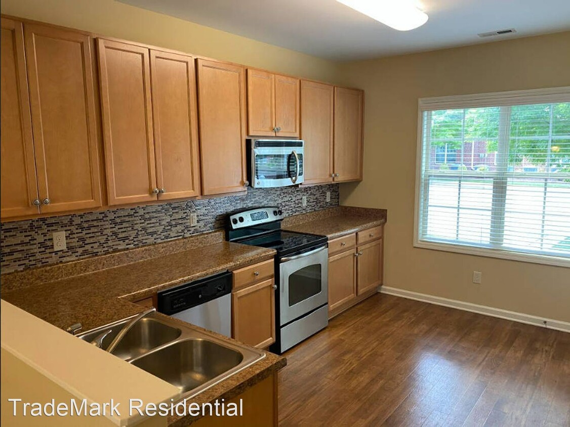 Foto principal - 3 br, 2.5 bath House - 2020 Highland Villa...