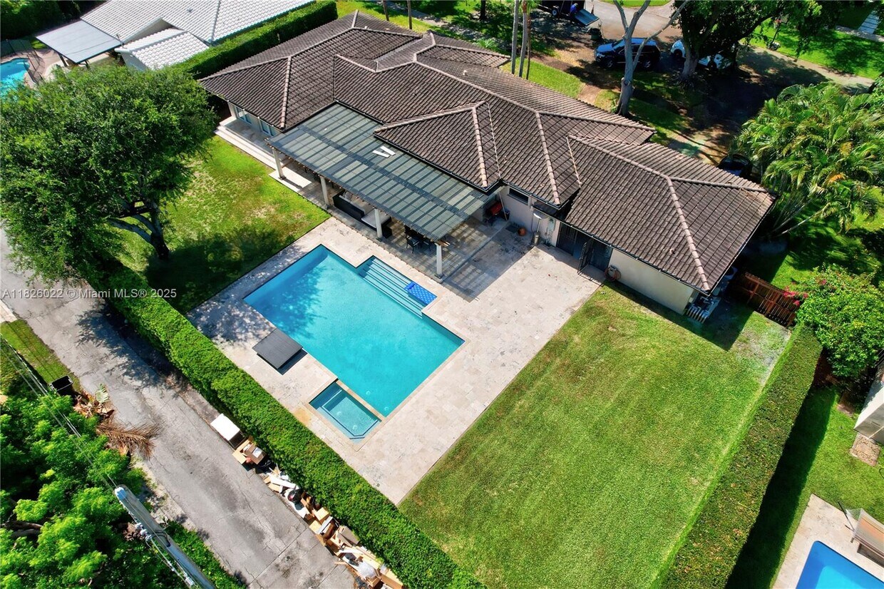 Foto principal - 839 NE 97th St