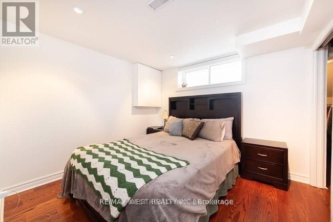Building Photo - 629 Beresford Ave