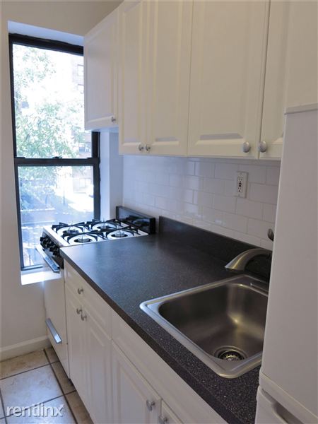 Building Photo - 600 W 161st St