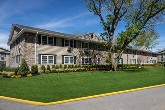 Building Photo - 317 Robinson Ave