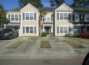 Building Photo - 9180 Maple Grove Dr