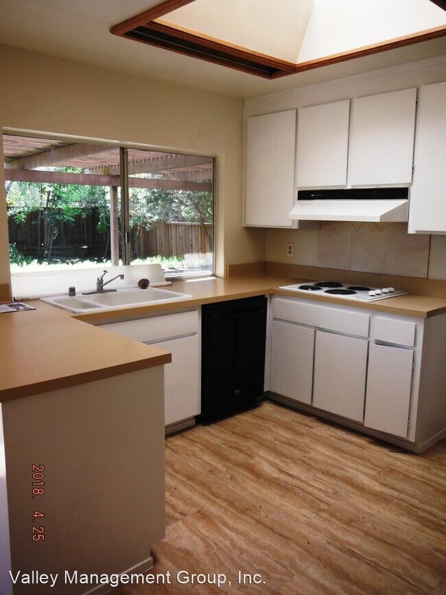 Building Photo - 4 br, 3 bath House - 6686 Mt. Hope Dr.