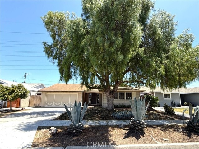 Building Photo - 2038 Stevely Ave