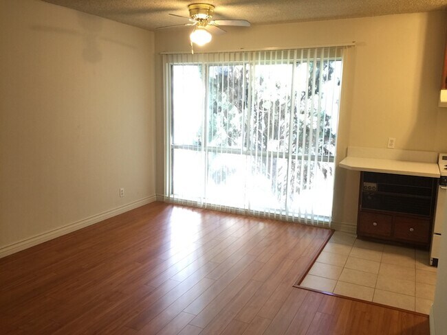 Building Photo - 530 Veteran Ave