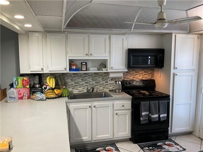 Foto del edificio - 6100 S Falls Circle Drive 313, Lauderhill,...
