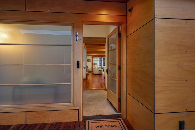 Foto del edificio - 2339 Fairview Ave E