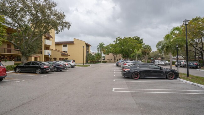 Building Photo - 2015 Coral Ridge Dr