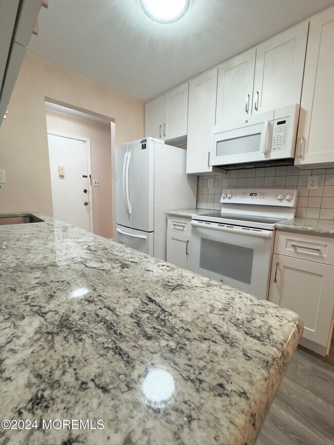 Building Photo - 119 Amberly Dr