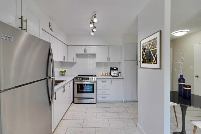 Building Photo - Goldengate