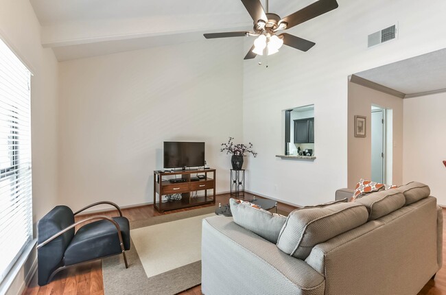 Building Photo - 1100 Augusta Dr