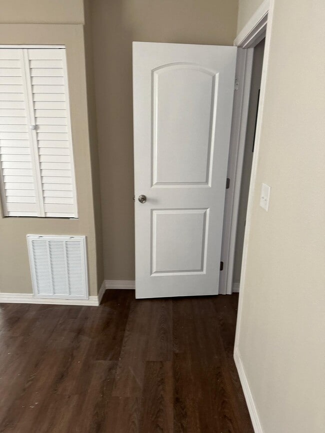 Foto del edificio - 825 Booker Ave