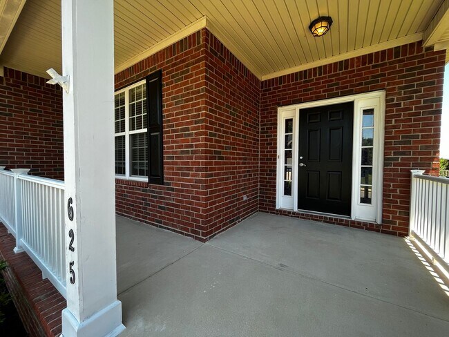 Foto del edificio - 625 Cornerstone Pl