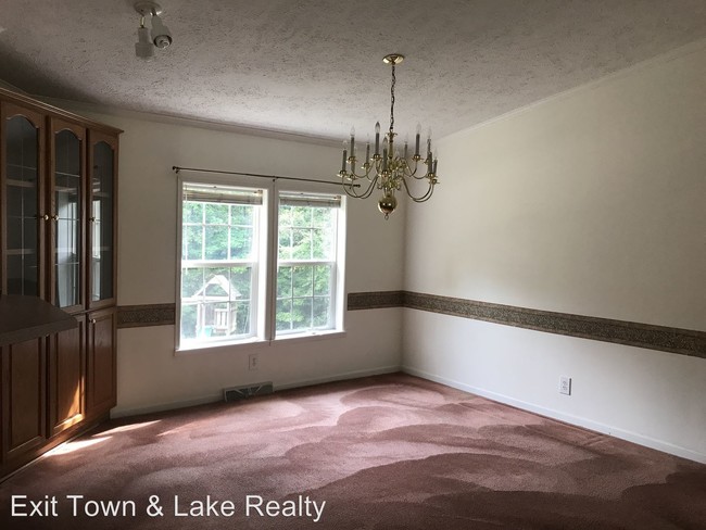 Building Photo - 9828 Redlawn Rd