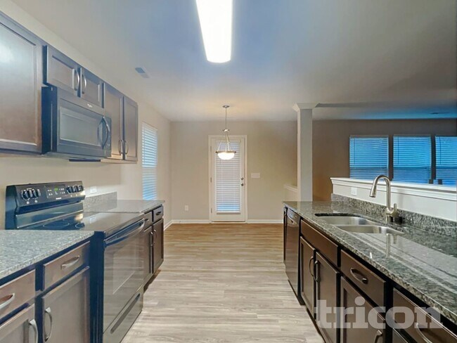 Building Photo - 805 Alta Wy