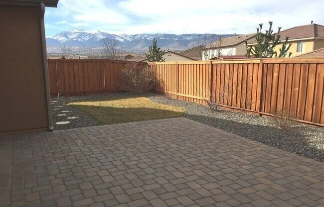 Building Photo - South Reno  4 bedroom