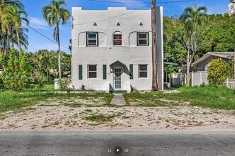 Building Photo - 709 SW 4th Ct
