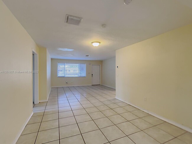 Building Photo - 6740 SW 10th Ct