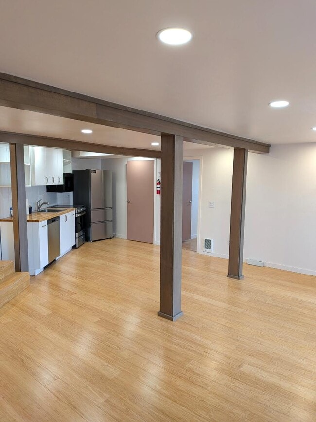 Building Photo - 1221 Toledo St