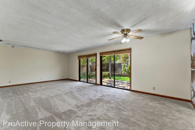 Building Photo - 3 br, 2 bath House - 3031 Menlo Dr