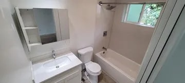 Foto del edificio - 8034 Ney Ave