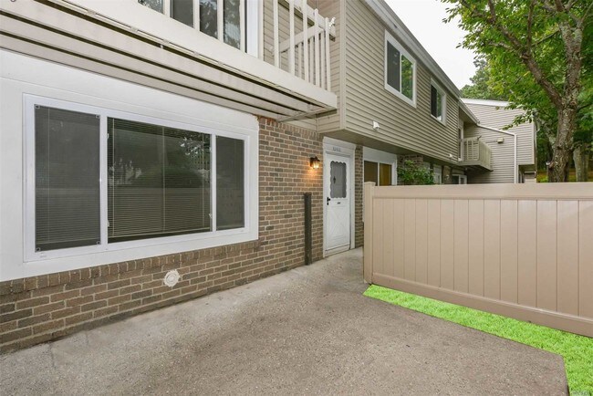 Building Photo - 225 Springmeadow Dr