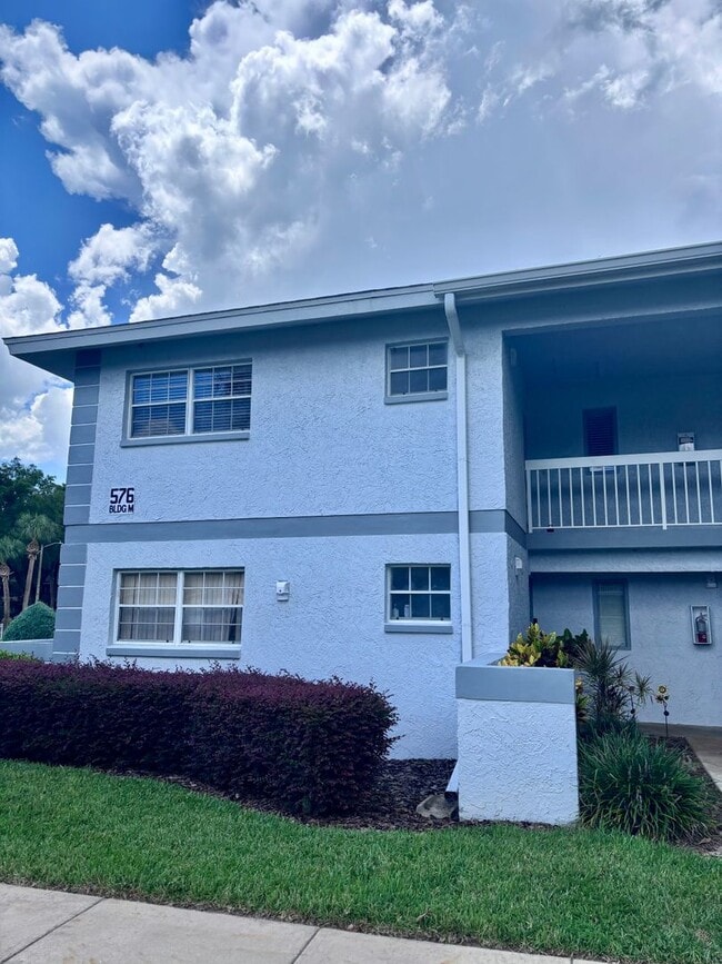 Building Photo - 576 Fairways Ln