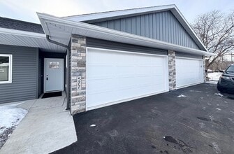 Building Photo - 577 Main St W