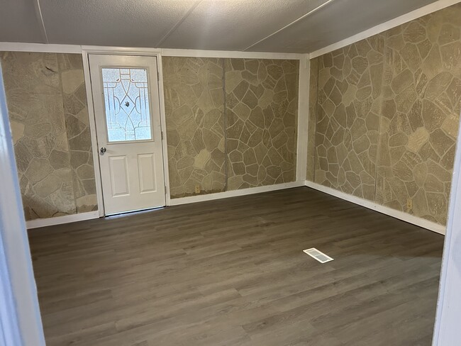 Dining Room - 503 Vanzant Rd