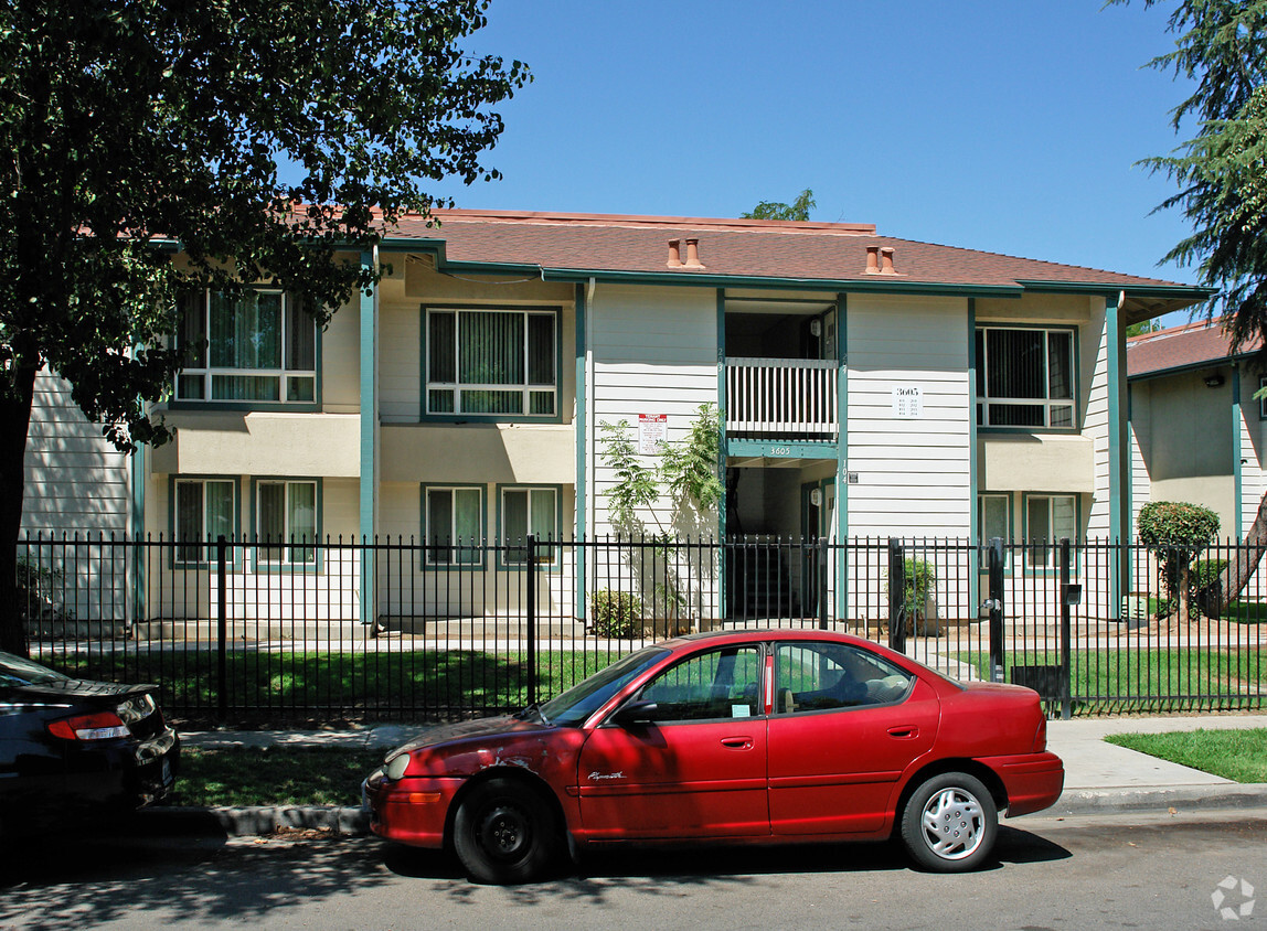 Building Photo - Pleasant Village Apartments