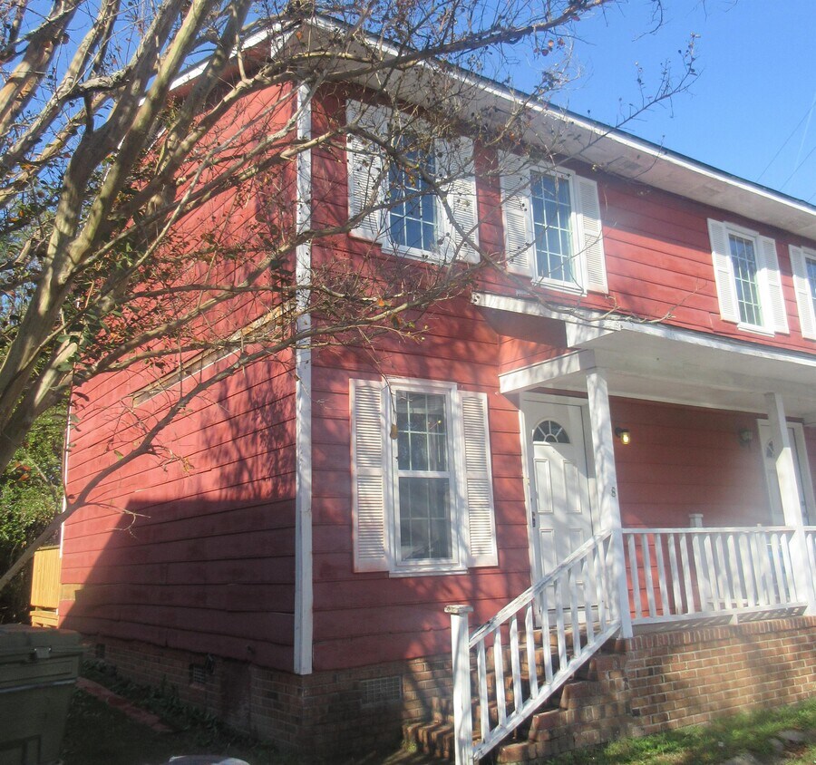 Primary Photo - 8 Londonderry Square
