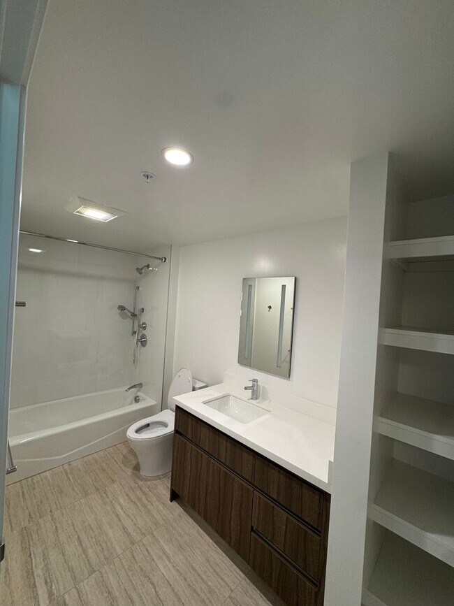 Foto del edificio - Ready to Move in Brand New Condo! First Time Renting! Studio/1 Bath/1 Parking at The Park on Ke‘e...