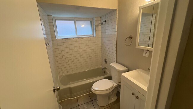 Building Photo - 448 Eichelberger St