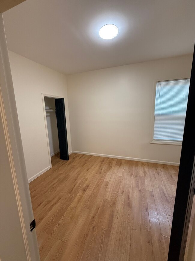 Secondary bedroom - 132 Wakeman Ave
