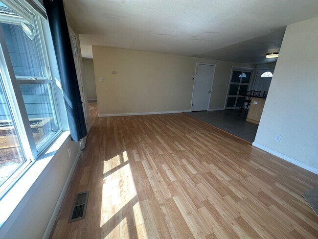 Foto del edificio - 10725 Santa Fe Rd