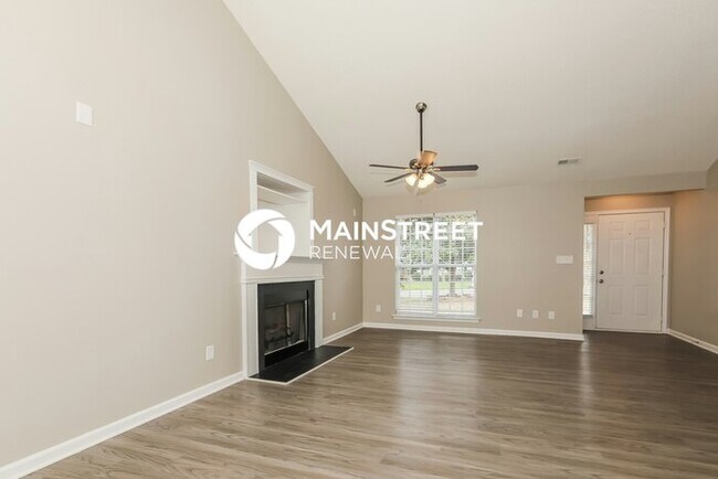 Building Photo - 4 Bedroom Pet-Friendly Home in Matthews, NC with Main Street Renewal