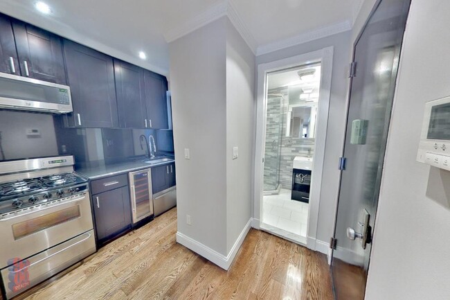 Photo - 436 W 52nd St Apartment